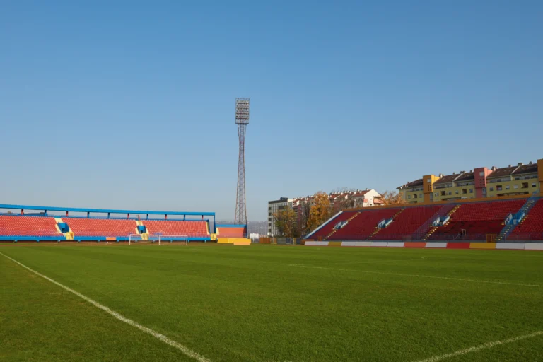 estádio José Maria de Campos Maia em Mirassol, campo de futebol, torcida, dia de jogo